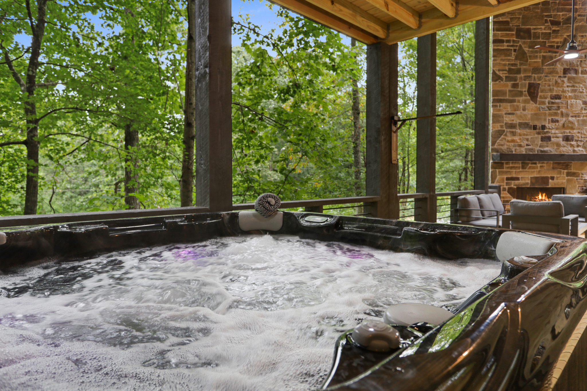 Lower deck with outdoor seating